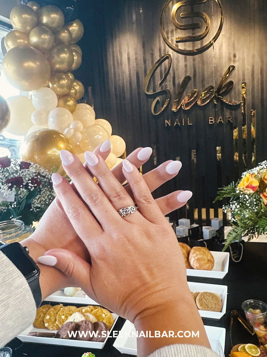 Sleek Nail Bar