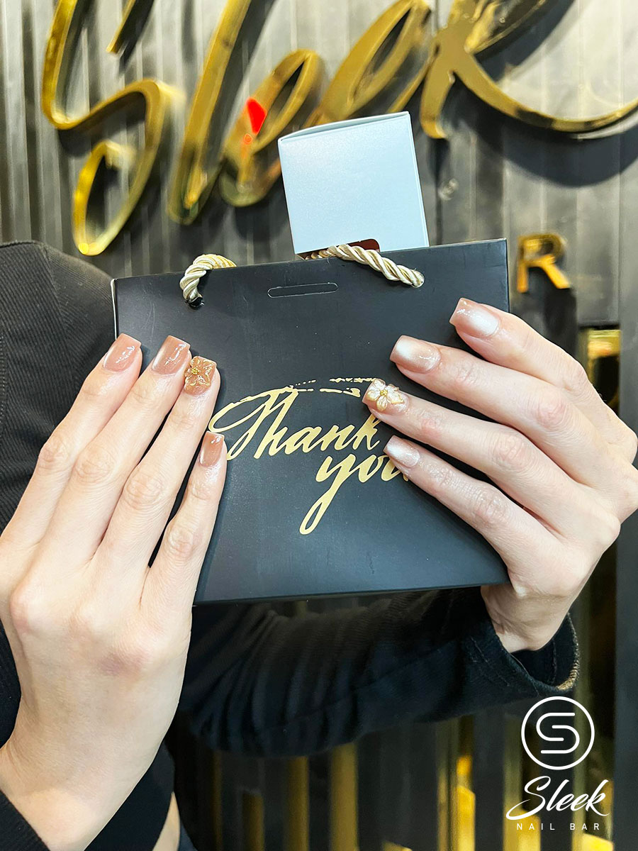 Sleek Nail Bar