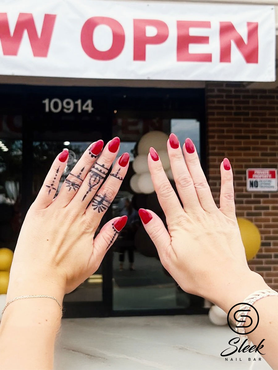 Sleek Nail Bar